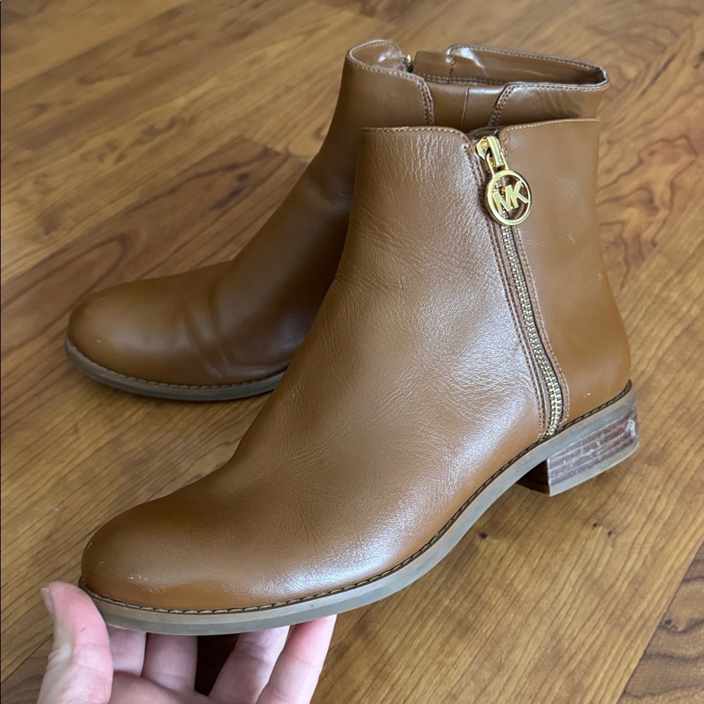 Michael Kors Brown Leather Ankle Boots with gold zipper on side size 8